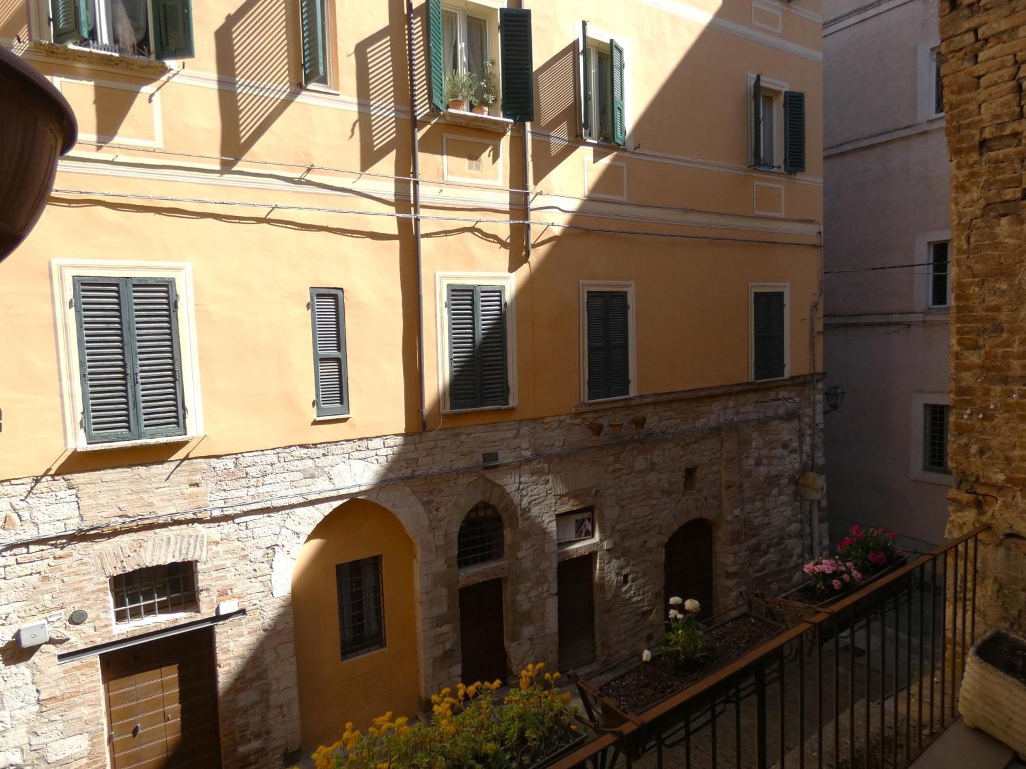 Via Vincioli - La Terrazza Nel Cuore Di Perugia ペルージャ エクステリア 写真